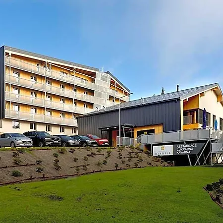 Olympia 4*