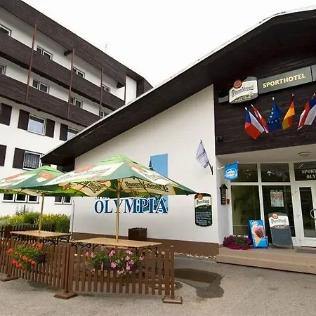 Olympia 4*