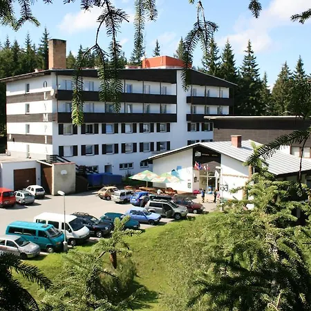 Olympia 4*