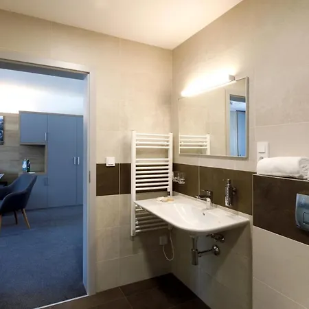 Olympia 4*